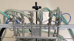 Аппарат для розлива в стеклянные бутылки