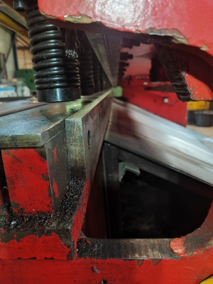 Ножницы гильотинные гидравлические QC12Y 4x3200 с ЧПУ e10-s