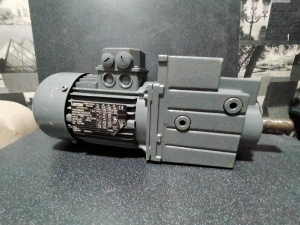 Мотор-редуктор Lenze EN60034 новый