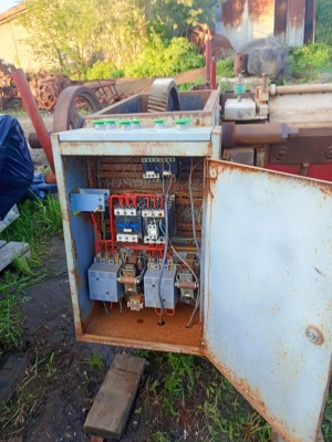 Лущильный станок для шпона LXQ-260