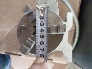 Четвертая координата вращательная: передняя бабка с патроном и шаговым двигателем + задняя бабака