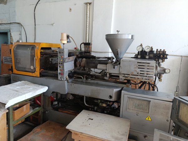 Термопластавтомат ДЕ 3330 Ф1 на 125 см3