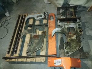 От станка правильно-отрезной И6119, ИВ6119 стойки и валы от приемного лотка