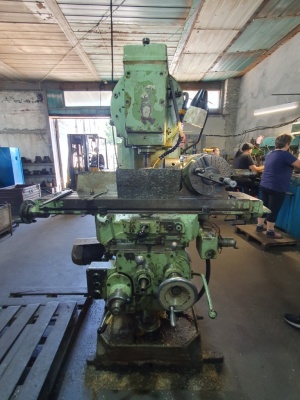 Вертикально-фрезерный 6Р11