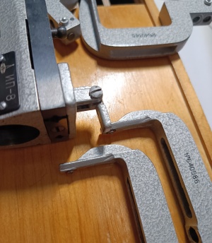 Приспособление ИП-8 к оптиметру ИКГ-3