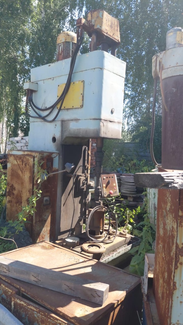 3К83У хонинговальный станок