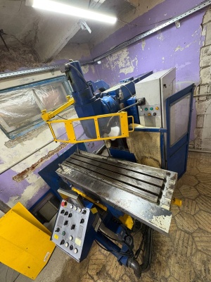 универсально-фрезерный станок Орша Ф32У-31