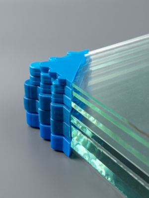 Пластиковая защита углов листовых материалов