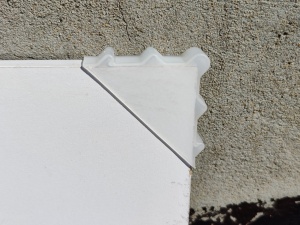 Пластиковые уголки 60х60 мм для защиты картонных коробок