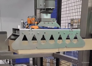 Параллельный захват для одновременной укладки двух коробок