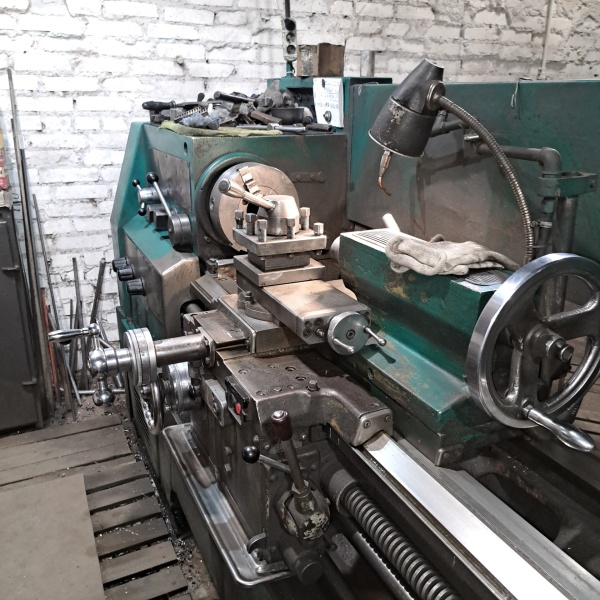 1В62Г токарно-винторезный станок