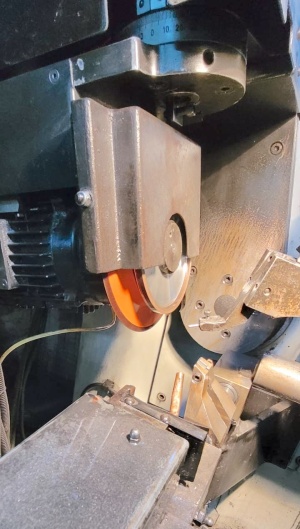 Заточной станок с ЧПУ для дисковых пил UT.MA