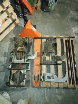 От станка правильно-отрезной И6119, ИВ6119 стойки и валы от приемного лотка