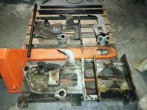 От станка правильно-отрезной И6119, ИВ6119 стойки и валы от приемного лотка