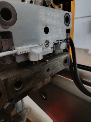 Термопластавтомат ДЕ 3330 Ф1 на 125 см3