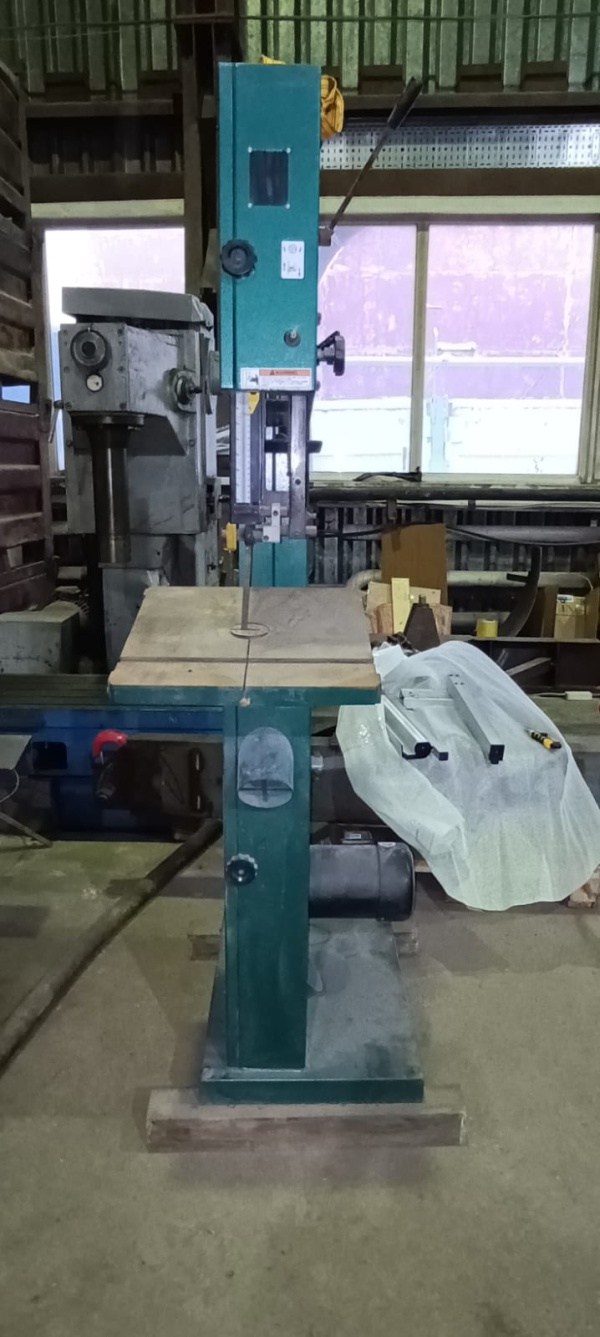 ленточнопильный станок по дереву HB 4300Р