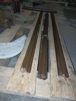 От станка правильно-отрезной И6119, ИВ6119 стойки и валы от приемного лотка