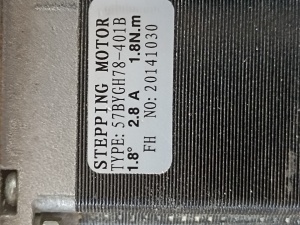 Четвертая координата вращательная: передняя бабка с патроном и шаговым двигателем + задняя бабака