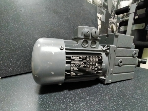 Мотор-редуктор Lenze EN60034 новый