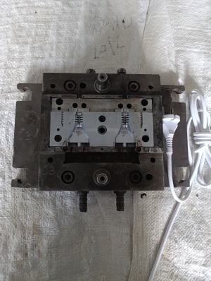 Термопластавтомат ДЕ 3330 Ф1 на 125 см3
