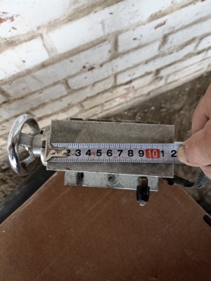 Четвертая координата вращательная: передняя бабка с патроном и шаговым двигателем + задняя бабака