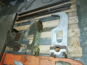 От станка правильно-отрезной И6119, ИВ6119 стойки и валы от приемного лотка