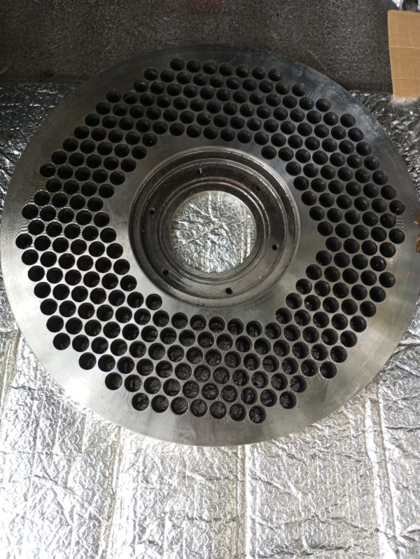 Матрица для пласткомпактора Condus (Polimech). Диаметр 450 мм,толщина 31 мм, сталь 40х, закаленная