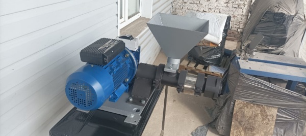 Маслопресс Добрыня 30 под 220 В