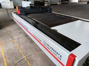 Станок лазерной резки металла 3000х1500 мм Raycus 3000 Вт бу