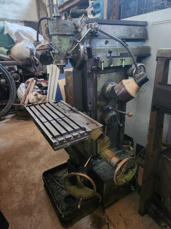 676П универсально-фрезерный станок