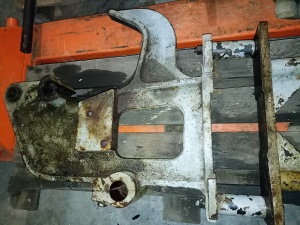 От станка правильно-отрезной И6119, ИВ6119 стойки и валы от приемного лотка