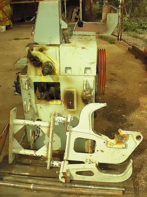 От станка правильно-отрезной И6119, ИВ6119 стойки и валы от приемного лотка