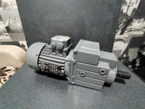 Мотор-редуктор Lenze EN60034 новый