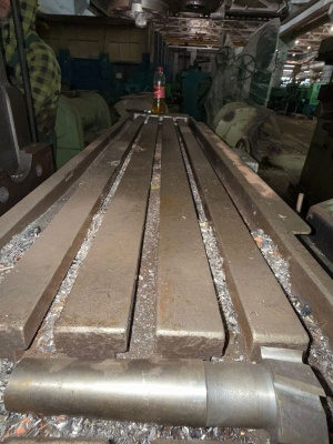 Вертикально-фрезерный станок 6т12