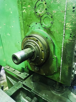 Горизонтально-расточной станок 2л614