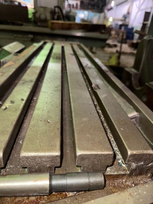 Вертикально-фрезерный станок 6т12