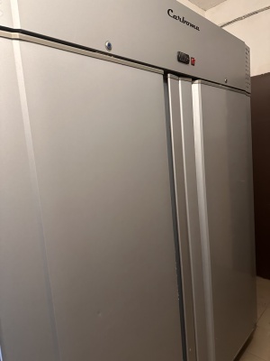 Шкаф холодильный Carboma V1400