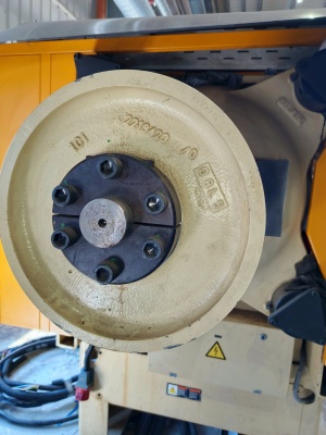 Инжекционно-литьевая машина «HUSKI 225RS65/60»