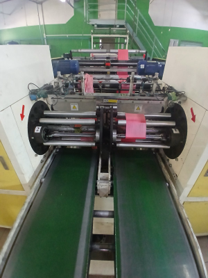 Пакетоделательная машина предназначена для производства полиэтиленовых пакетов типа «Фасовка» и «Мусорный мешок» в рулонах