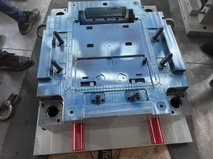 пресс-формы 22 штуки, для литья пластиковых деталей холодильников