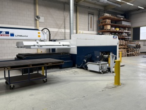 Станок лазерной резки TRUMPF - TruLaser 3030 MACH-ID 9235 Производитель: TRUMPF Тип: TruLaser 3030 Контроль: TrueTops Год выпуска: 2017