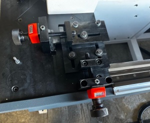 Усозарезной торцовочный двухпильно-сверлильный станок AHC Makina Alu200PRO