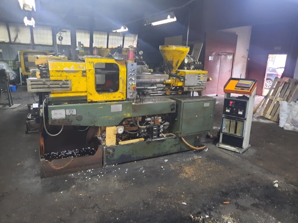 Термопластавтомат де 3327 Ф1