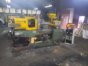 Термопластавтомат де 3327 Ф1