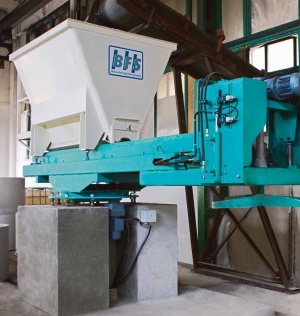 Оборудование для Бетонных труб, люков, конусов и днищ люков, UNIVERSAL BFS