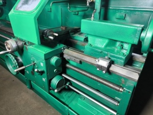 Токарно-винторезный станок TOS SUI 40/2000