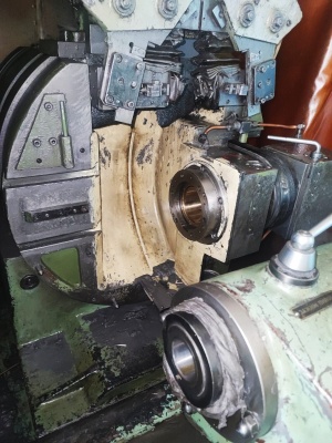 Резьбошлифовальный станок 5к823в