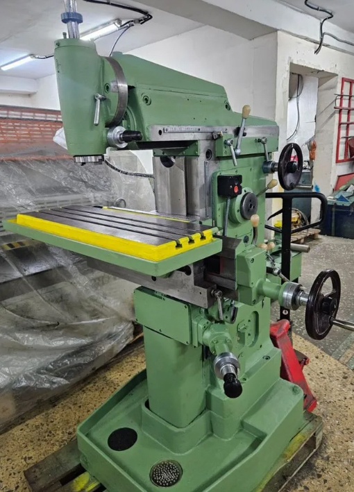 Универсально-фрезерный станок СФ-676