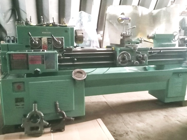 СТАНОК токарный TOS SV-18RA (1250 мм) из НИИ с ЛЮНЕТАМИ