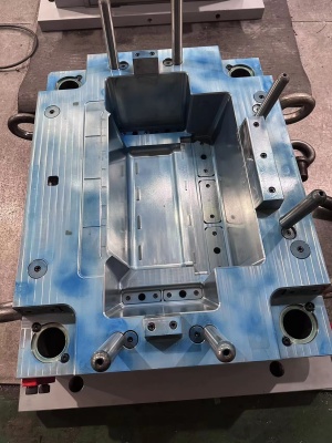 пресс-формы 22 штуки, для литья пластиковых деталей холодильников